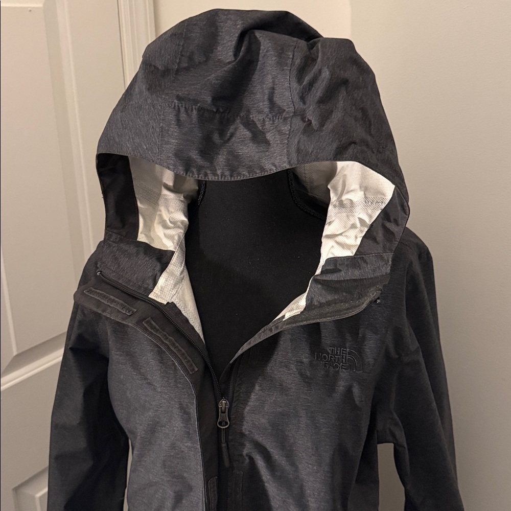 Women's Black Hooded Northface Jacket - Picture 2 of 4